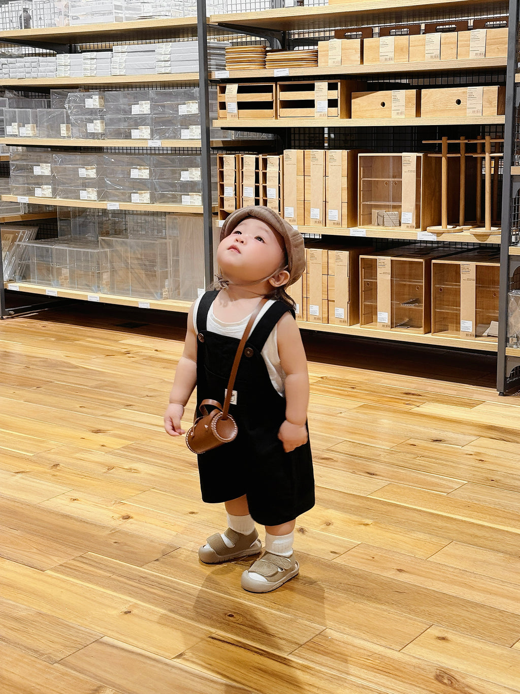 Yếm kaki form ngắn vintage cho bé