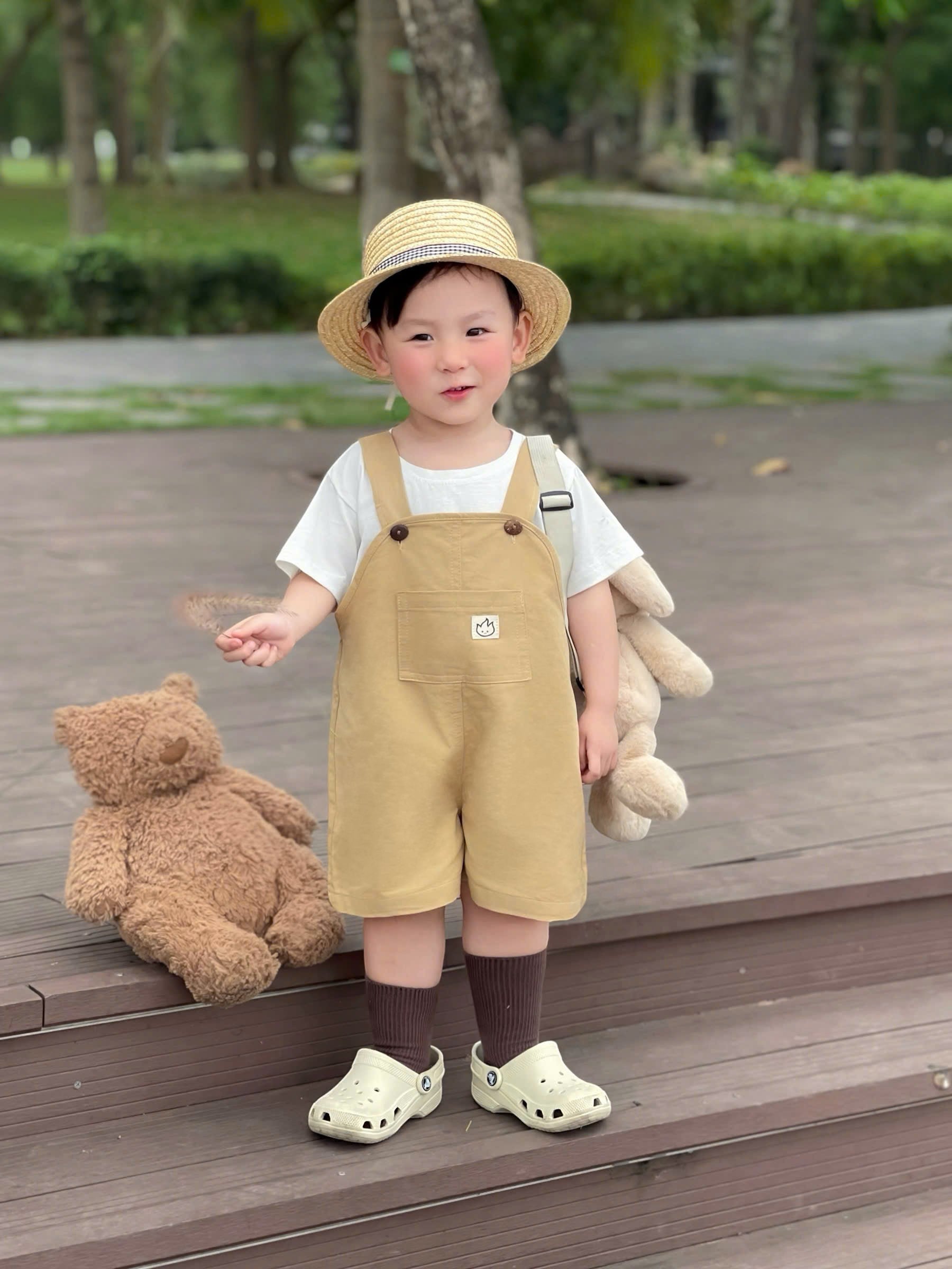 Yếm kaki form ngắn vintage cho bé
